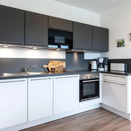 Ostseeallee Ostseeallee 3-27 شقة 4*